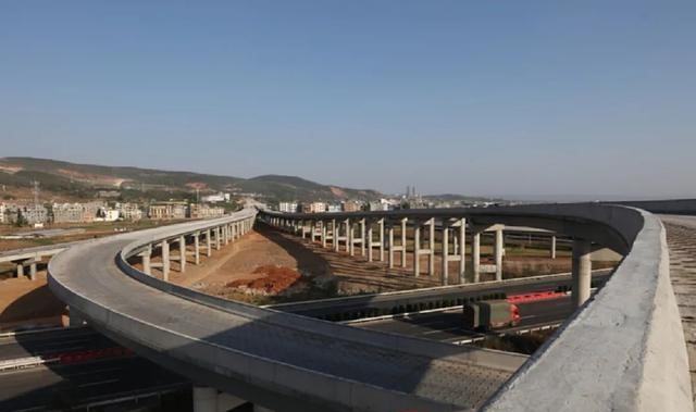 上海勋飞助力云南省道S11曲靖至师宗高速公路安全通行(图1) 上海勋飞助力云南省道S11曲靖至师宗高速公路安全通行(图1)