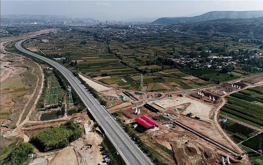 上海勋飞全要素气象站等产品充分保障了漳龙高速公路的安全通行(图1)